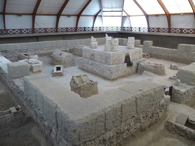 Konservierte Reste römischer Grabdenkmäler in Viminacium - small