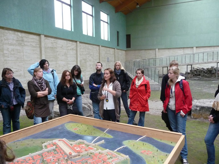 Führung durch den neuen Museumsbau in der römischen Kaiserstadt Sirmium (Sremska Mitrovica) - small