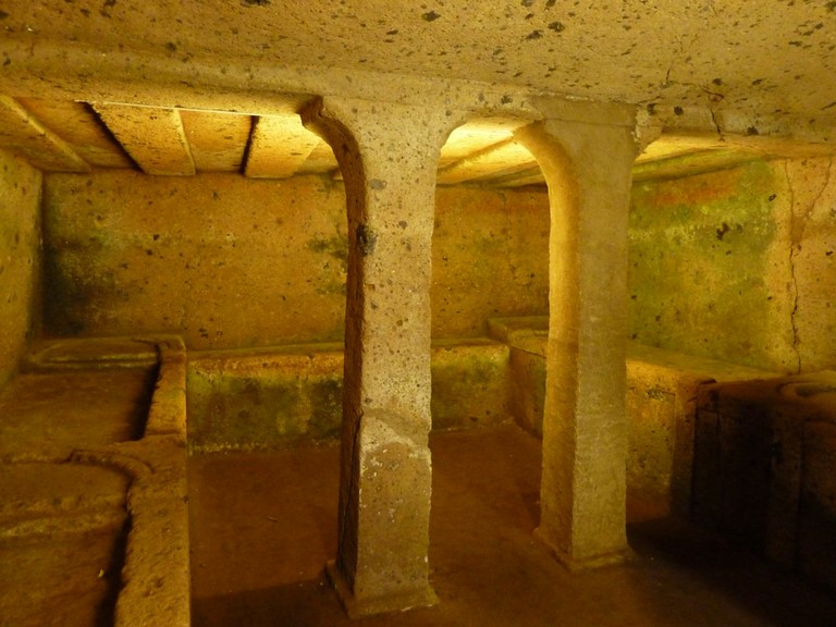 Etruskische Grabkammer - small