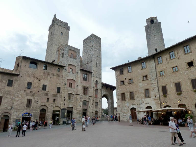 Mittelalterliche Wohntürme in San Gimignano - small
