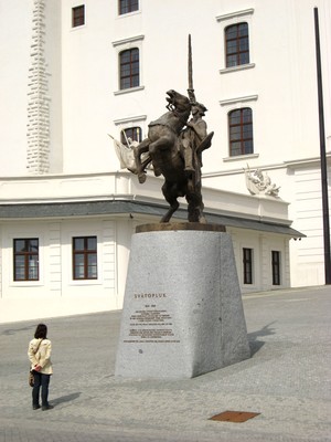 Bratislava-Burg_Denkmal-Svatopluk - small